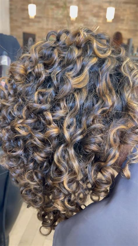 I Went To A Salon That Specializes In Naturally Curly Hair To Get R Zolites Natural Hair