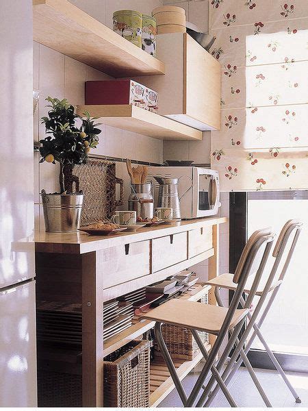 Mesa de madera pintada en blanco y. Un office en cocinas mini | hogar | Desayuno en casa ...
