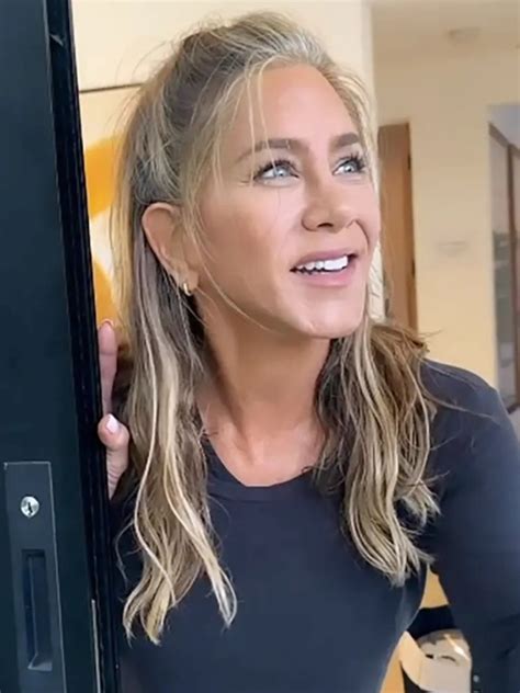 Jennifer Aniston Praised For Showing Off ‘gorgeous Grey Hair