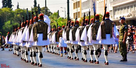 What To See In Athens Greek Guards Why Athens