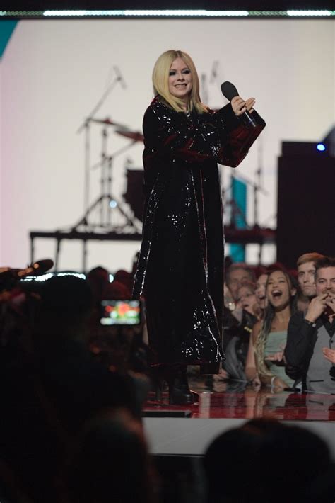 Avril Lavigne Serves Punk Rock Glamour At Juno Awards 2023 Footwear News
