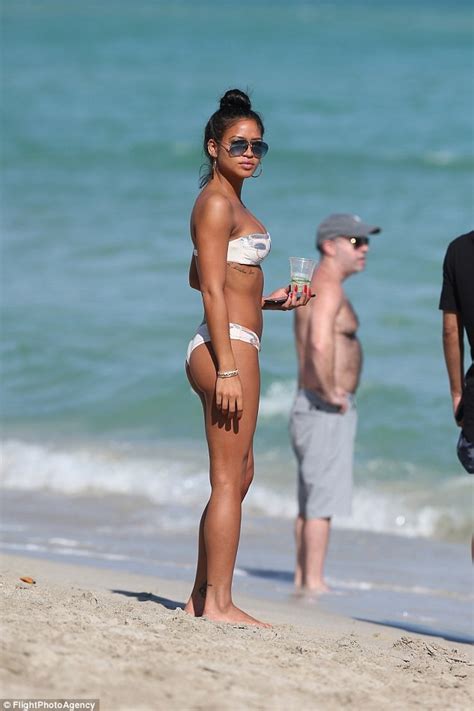 Cassie Flaunts Her Bikini Body At The Beach Adaoras Blog
