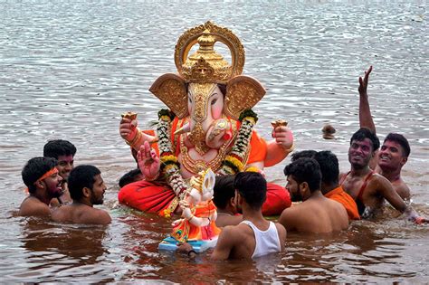 Ganesh Visarjan Time To Say Bye To Lord Ganesh To Wish Him Back Soon