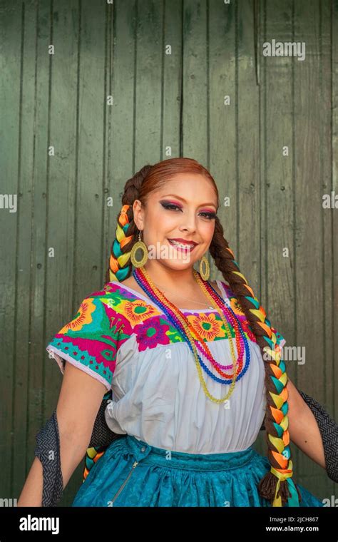 Baile Folklorico Mexicano Maquillaje Fotografías E Imágenes De Alta Resolución Alamy