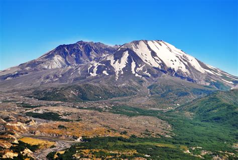 A Beautiful View Of Mount Saint Helens Worldstrides