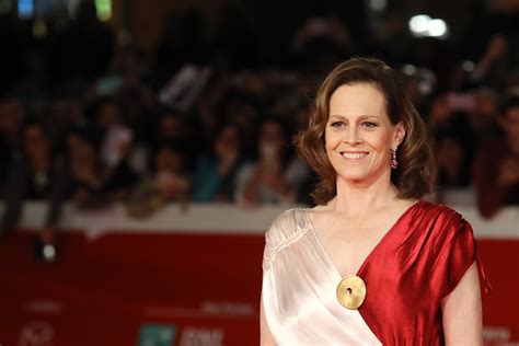 Sigourney Weaver Officially Joins Ghostbusters 3