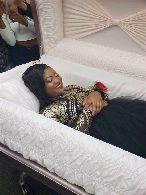 Overly Dramatic Chick Shows Up To Her Prom In A Casket Wtf Gallery