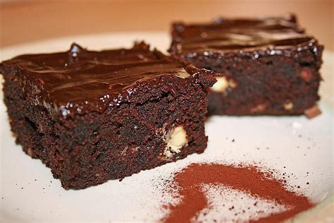 Diese leckeren brownies mit viel schokolade sind schön saftig und schnell gemacht. Triple Chocolate Brownies | Rezept in 2020 | Schokoladen ...