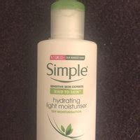 Simple markasına ait, parfüm, sert kimyasal, alkol, paraben içermeyen, hassas ciltler için uygun, ismi gibi light olan nemlendirici yüz kremi. Simple Hydrating Light Moisturizer Reviews 2019