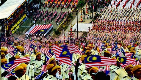 Maimunah iskandariah berkenan hadir pada acara perarakan sempena sambutan hari kebangsaan 2019 bertemakan sayangi malaysiaku: Perniagaan sambutan Hari Kebangsaan atasi semangat ...