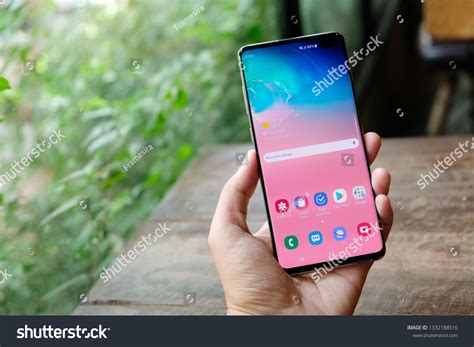 1190 Samsung Galaxy S10 Images Stock Photos And Vectors Shutterstock