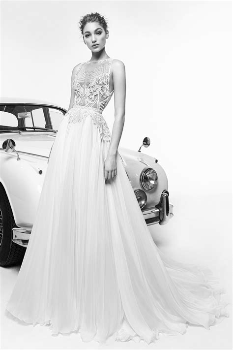 61 Elegant Sleeveless Wedding Dresses For Romantic Celebration