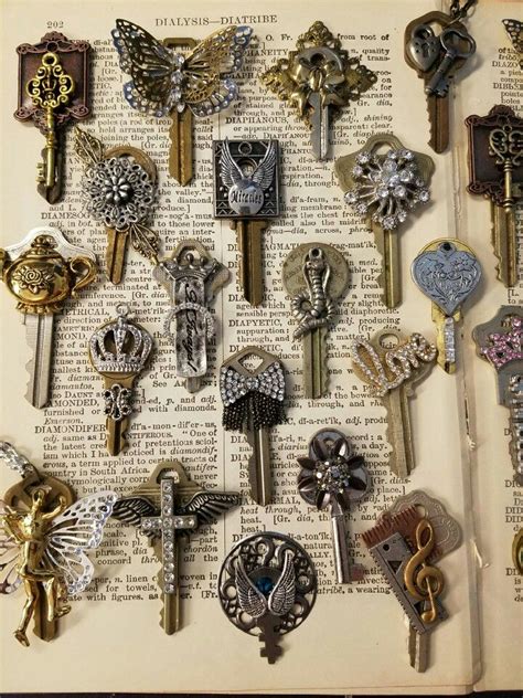 Mystery Keys Key Crafts Vintage Jewelry Crafts Diy Upcycled Art