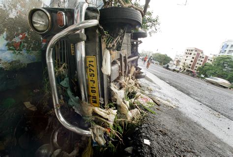 Heavy rainfall disrupts daily lives in mahanagari. Record-Breaking Mumbai rains grim reminder of 2005 Floods ...