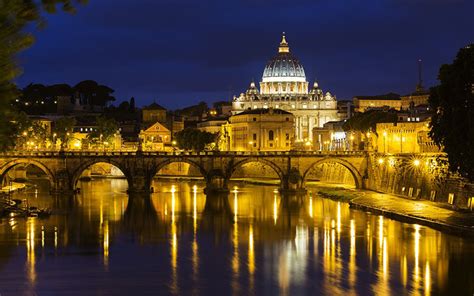 As roma calcio la squadra con statistiche e foto dei giocatori giallorossi. Rome by night, walk in the most beautiful squares - Romabbella's guide
