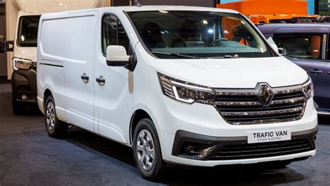 New Renault Trafic E Tech Electric Van Unveiled Drivingelectric