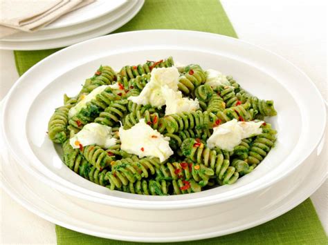 Pair with your favourite pasta for a deliciously simple vegetarian take on tuscan cuisine. Pasta con pesto di cavolo nero