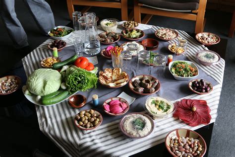 Le restaurant mezze au liban, niché au cœur du 11e arrondissement de paris, vous invite à une escapade gourmande à la découverte de la gastronomie du pays du cèdre. Épinglé par Martine Grandin sur Liban | Liban