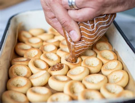 Then dipped in peach brandy and food coloring and rolled in sugar. How To Make Croatian Breskvice - Peach Shaped Cookies ...