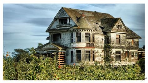The Historic 1897 Victorian Queen Anne James Redman House In Watsonville California Abandoned