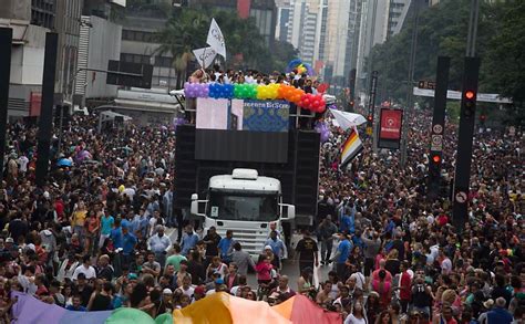 folha política parada gay 2013 tem 220 mil presentes organizadores esperavam 3 5 milhões
