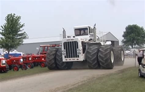 Worlds Largest Farm Tractor Leaving Iowa To Head Back To Field