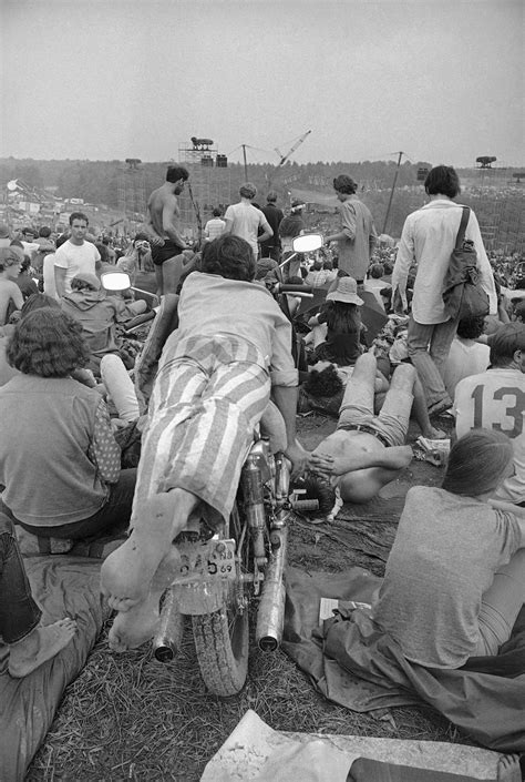 Learn about the historic music festival of 1969, the performers who took the stage, and the preservation of historic grounds at bethel woods center for the arts. Fans of the 1969 Woodstock Festival: 53 Photographs That ...