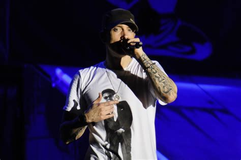 Marshall spent his early childhood being shoved back and forth from kansas city and detroit. Eminem Tells Rolling Stone 'Macklemore Is Dope' - Rolling ...