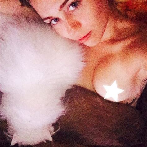 Miley Cyrus Topless New Sexy Photo Thefappening