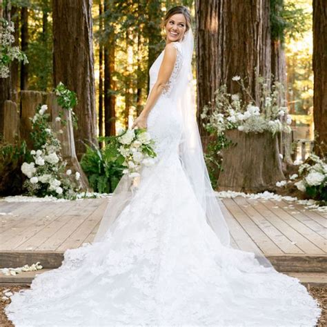 The 9 Best Selling Wedding Dresses Of All Time