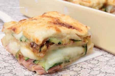 È semplicissima, velocissima da preparare e davvero deliziosa, vi consiglio vivamente di. Torta di Pancarrè con Zucchine | Ricetta veloce e golosa