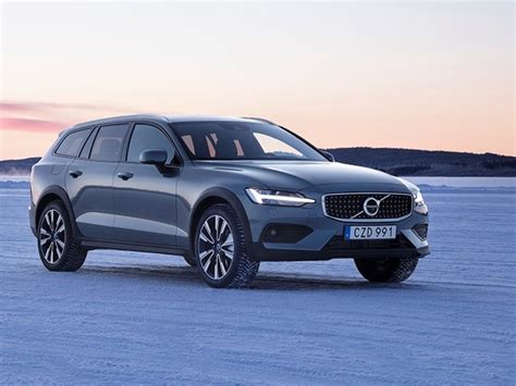 Volvo Purposely Blurs The Wagonsuv Line With The V60 Cross Country