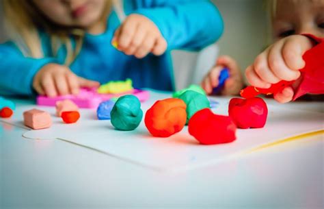 Activités Enfants 12 Idées Ludiques Et Créatives Pour Les 2 3 Ans