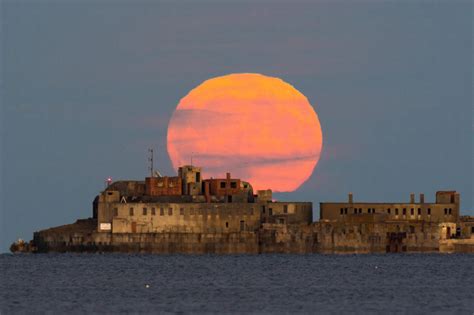 Harvest Moon Striking Photos Show Skies Lit Up Across The Uk As