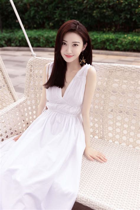 Jing Tian Enjoying Summer China Entertainment News Girl Fashion