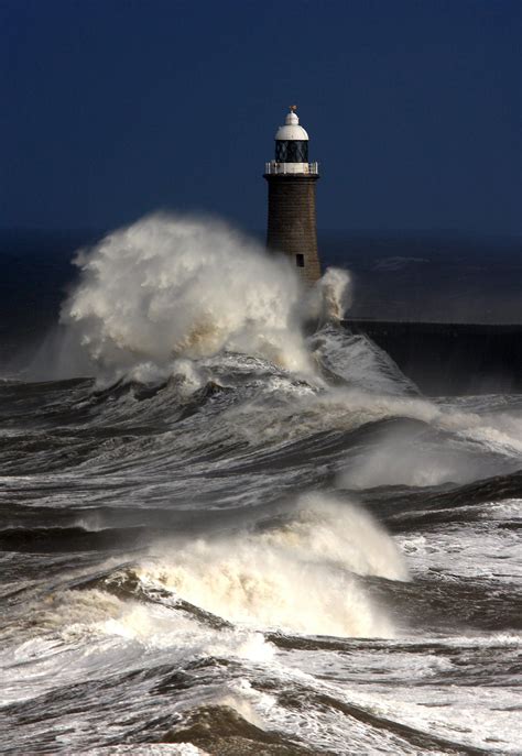 Lighthouse Waves Tynemouth England Travel Destinations In The