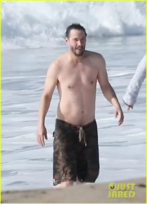 Photo Keanu Reeves Shirtless Beach Malibu January Photo