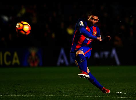 Lionel Messi equals Ronald Koeman's free-kick goal record for Barcelona | Squawka Football
