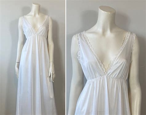 60s Nightgown Vintage 60s Nightgown White Nylon Satin Full Etsy