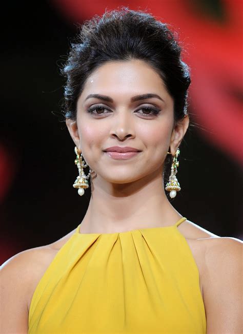 Deepika Padukone Signed Endorsement Deal At Rs Crore Images Archival Store