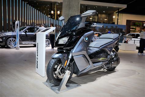 Bmw Rides Into Frankfurt With Bevy Of Bikes Including Electric Vision