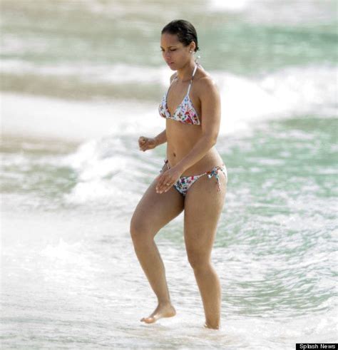 Alicia Keys Strips Down To Teeny Bikini Celebrity Beach Body Alicia