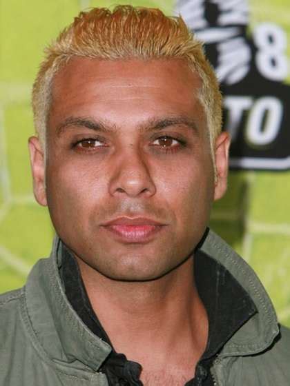 Compare Tony Kanal's Height, Weight with Other Celebs