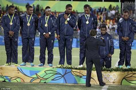 Fijian Rugby Players Kneel For Princess Anne As She Awards Gold Medal At Rio Olympics Daily