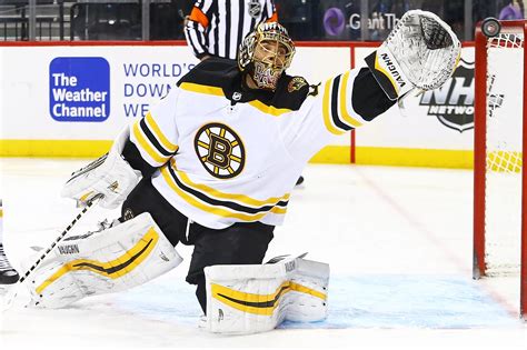 Who will the Bruins' starting goalies be this weekend?