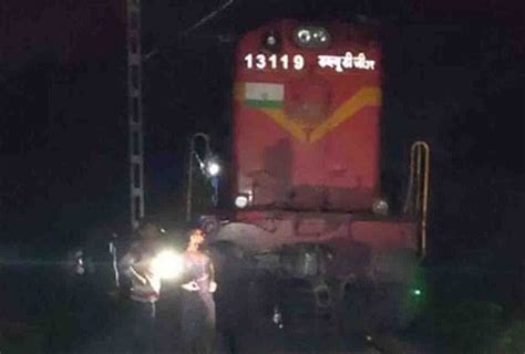 Lucknow Bandra Express Saved From Becoming A Burning Train Amar Ujala