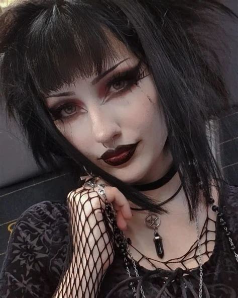 How To Do Dark Enchanting 10 Goth Makeup Looks You Need To Try