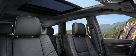 Jeep® Grand Cherokee Luxury Suv Interior