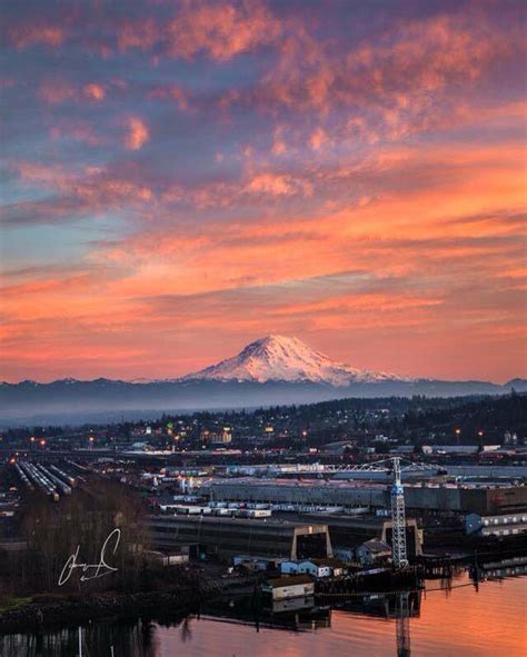Seattle Sky Sunset With Mount Rainier Seattle Skyline Sunrise