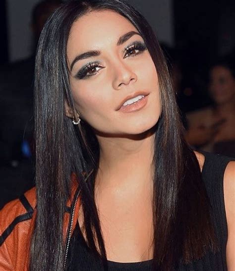 Sure, she's tried a few balayage and ombré shades — even throwing a few wigs. Pin by antonella zeballos claros on Makeup looks in 2020 ...